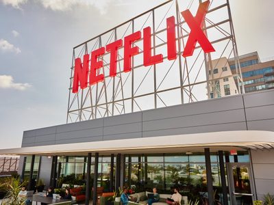 Netflix compra Warner Bros por 82 mil 700 millones de dólares