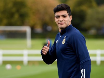 Raúl Jiménez podría volver a las canchas en esta temporada de la Liga Premier
