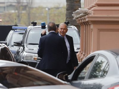 A cuatro días de las elecciones, renunció Werthein