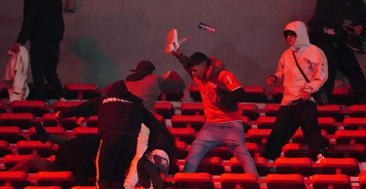 Hinchas chilenos regresaron a su país tras la violenta noche en Avellaneda