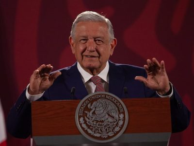 No lo puedo ocultar, estoy muy contento por triunfo de Petro en Colombia: AMLO