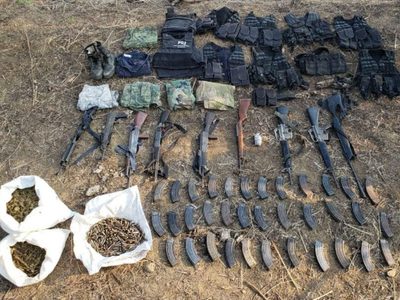 Desarticulan célula delictiva en Carácuaro; aseguran armas de alto poder, granadas y vehículos robados