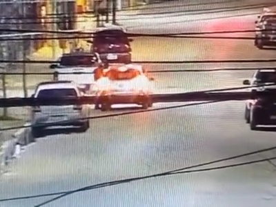 Fue arrastrada sobre el capot de un auto durante cuatro cuadras