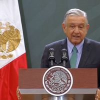Renuncia de Medina Mora, para atender denuncia por depósitos en el extranjero: AMLO