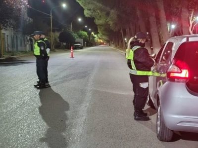 Secuestraron cinco autos en Centenario: uno de los conductores triplicaba el límite permitido de alcohol en sangre