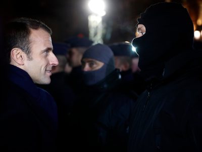 Francia prevé otra jornada de protestas; 'chalecos” evalúan tregua por atentado