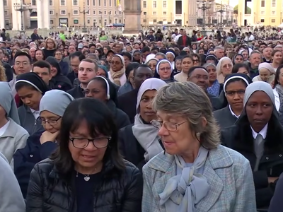 Miles de fieles se reunieron para rezar por “el eterno descanso” del papa Francisco