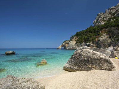 Italia: multa de 1.200 dólares por llevarse arena de la playa
