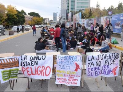 Gremios estatales acompañarán la marcha universitaria este martes en Neuquén