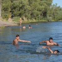 Ola de calor: 24 personas rescatadas en el río Limay durante el fin de semana