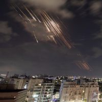 Irán lanzó un masivo ataque a Israel después de que se registre un atentado terrorista en Tel Aviv