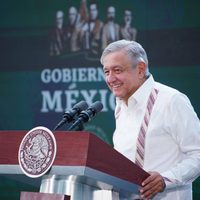 Cuando Calderón se vistió de militar 'parecía Comandante Borolas”, se mofa AMLO