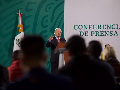 Debemos "hacer un esfuerzo" por tener "verdaderos demócratas" en órganos electorales: AMLO