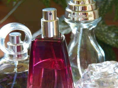 No tires los frascos de perfume vacíos: mirá esta increíble idea que le dará un toque único a tu hogar