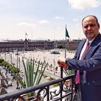 De Hoyos, opositor a AMLO, no se descarta como presidenciable
