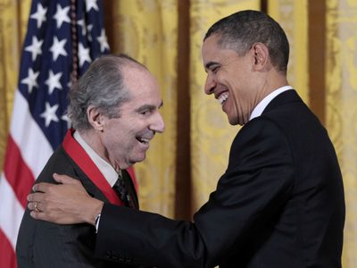 El icónico escritor Philip Roth se va sin el Nobel