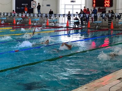 Adeudan a nadadores mexicanos que participan en competencias de exhibición