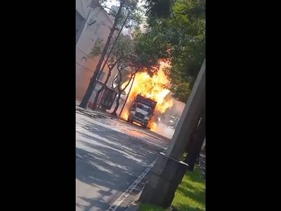 Se incendia un camión repartidor de cilindros de gas en Tlalpan y Periférico (Videos)