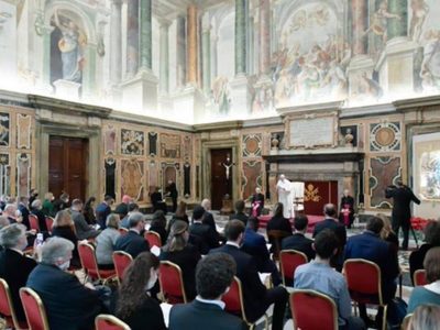 Directivos cristianos deben interesarse por las penas de sus empleados dice el Papa