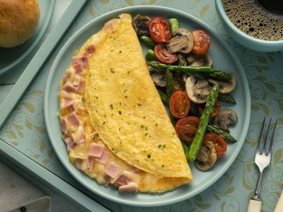 Receta del omelette de jamón y queso, un plato fácil que tiene historia