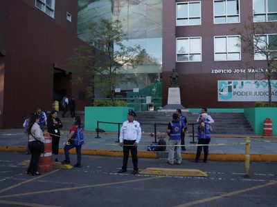 Balean al abogado David Cohen afuera de las oficinas del Poder Judicial de la CDMX