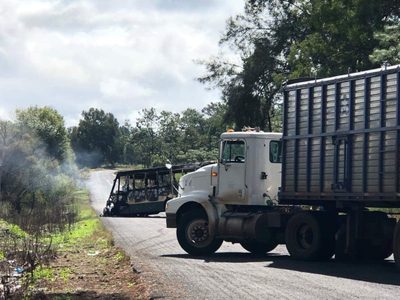 Suspenden clases por retenes del CJNG en Michoacán (Video)