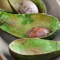 No tires las cáscaras de palta y usalas para darle vida a tu piel y a tu cabello con estos trucazos prácticos y económicos