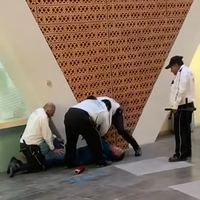 Guardias del IMSS en Colima golpean a paciente que iba por medicina (Video)