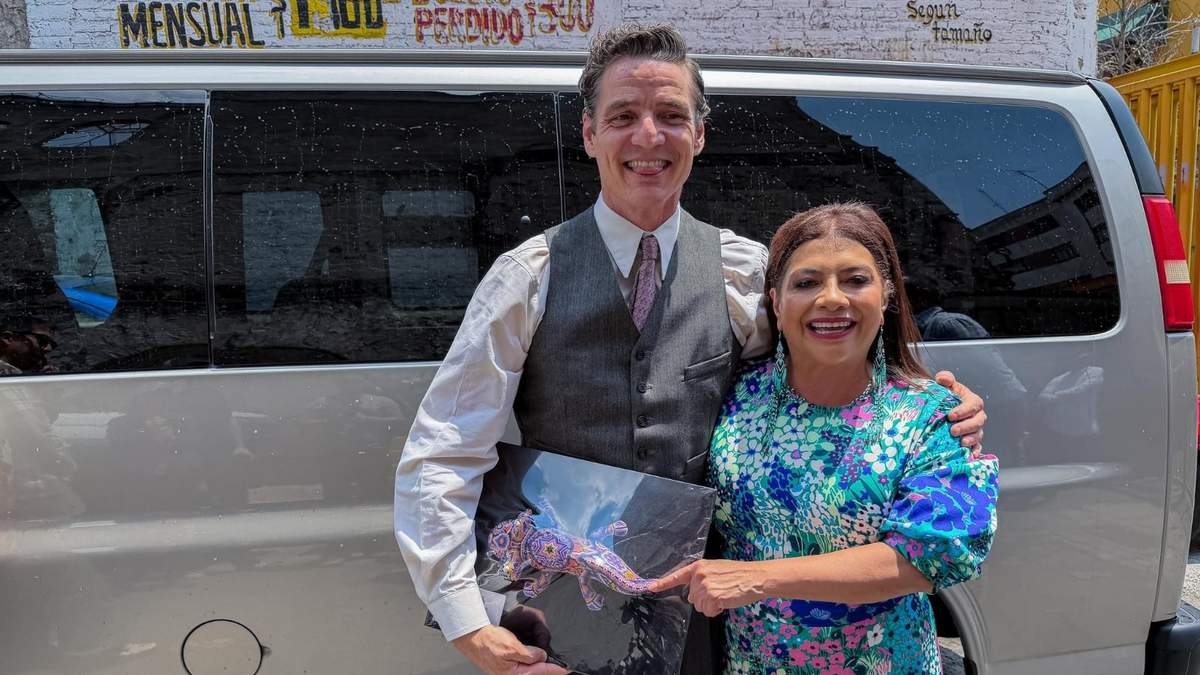 Pedro Pascal y la jefa de Gobierno