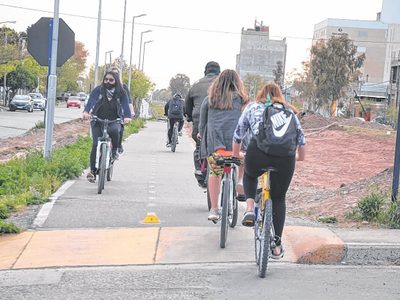 Los ciclistas que transitan por el Cerro Azul, atemorizados ante robos en la zona
