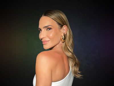 El color pastel que elige María Vázquez para sus outfits casuales es lo más trendy: mirá cómo combinarlo