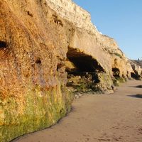 Accidente en Las Grutas: un turista cayó desde un acantilado y está en grave estado