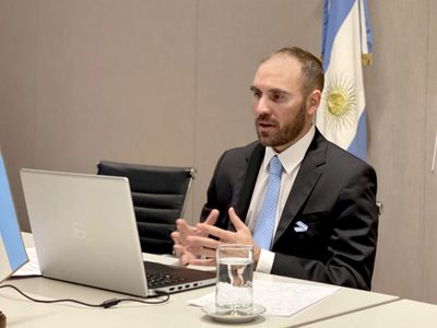 Las negociaciones con los bonistas "continúan en un curso positivo", destacó Guzmán