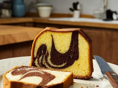 Sin harinas, sin azúcar y con mucha proteína: budín marmolado económico para el mate, con un ingrediente sorpresa