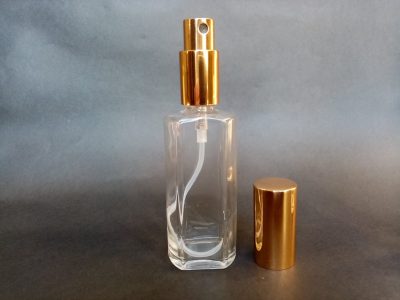 Dale otra oportunidad a los frascos de perfumes vacíos y hacé esto tan útil para poner en tu mesa de luz