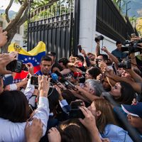 Leopoldo López dice haberse reunido con generales; anticipa más acciones militares
