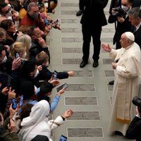El Papa Francisco llama a los padres a no rechazar a sus hijos homosexuales