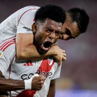 Mete presión por el título: River volvió a ganar y de a poco se acerca a la cima del torneo