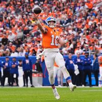 Los Broncos ganan 44-24 a los Cowboys, extendiendo su racha de victorias en casa a 9