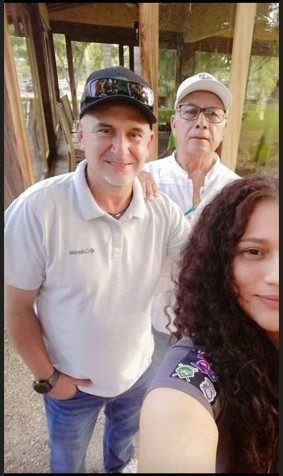 Bravo (izquierda) y Palacios (en medio) con Myriana Orozco. Cortesía de Miryana Orozco
