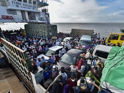 Al menos 19 personas murieron tras caer un rayo sobre un barco en Bangladesh