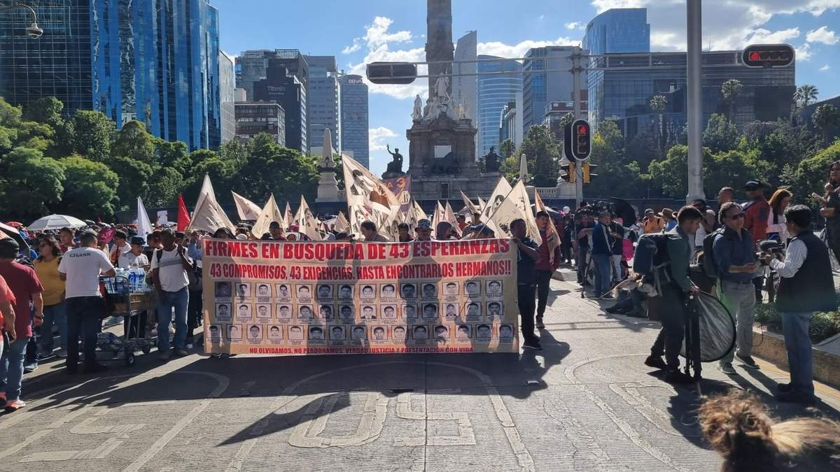 Inicio de la marcha a nueve años de Ayotzinapa