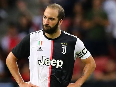 Gonzalo Higuaín, con un pie afuera de la Juventus post coronavirus