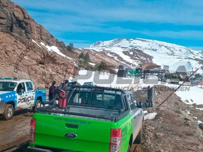 Otra vez encontraron conductores de camionetas 4x4 que hacían una travesía ilegal en Copahue