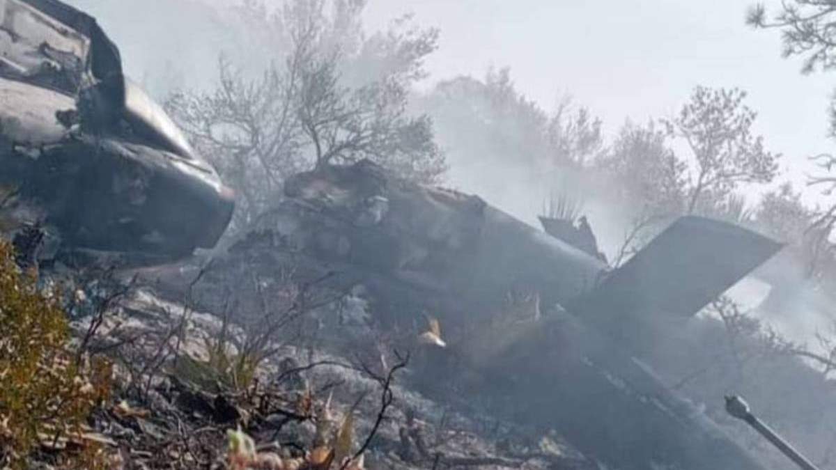 Helicóptero que combatía incendio en la Sierra de Arteaga se desploma con brigadistas