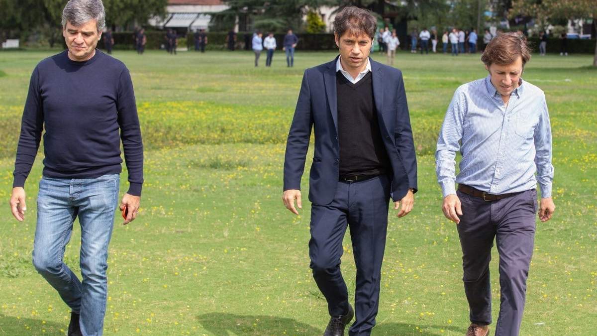 Axel Kicillof junto a los intendentes Juan Zabaleta y Jaime Méndez. Foto: (Twitter)