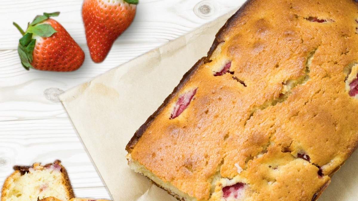 Budín de frutilla y naranja. Fuente: (X)