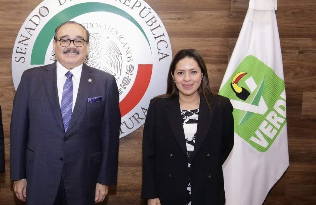 Jorge Carlos Ramírez Marín y la dirigente nacional del Partido Verde, Karen Castrejón