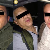 Vecinos dan pitazo y policías detienen a tres por robo a casa en Av. Chapultepec