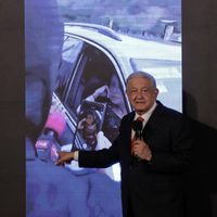 El INE pide a López Obrador bajar mañaneras donde alaba a Claudia Sheinbaum